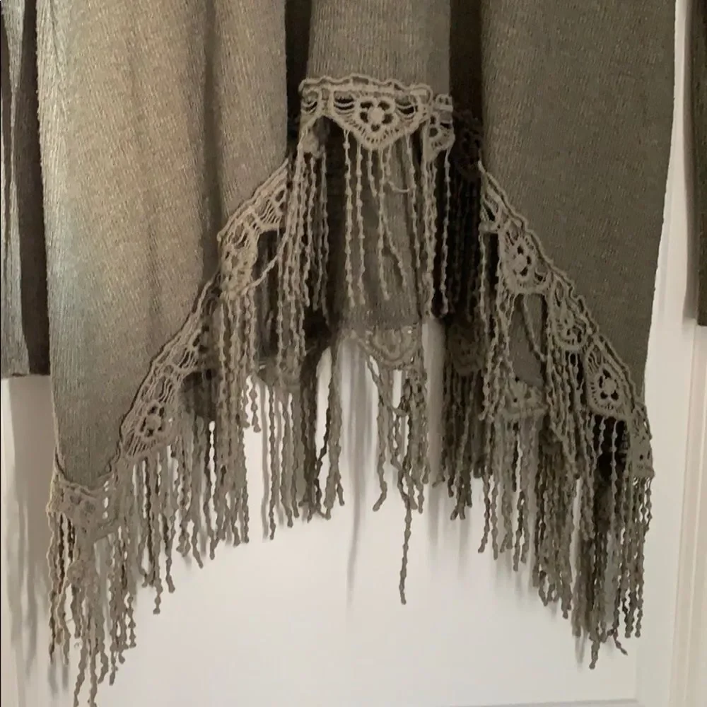 Green shirt - Picture 2 of 4